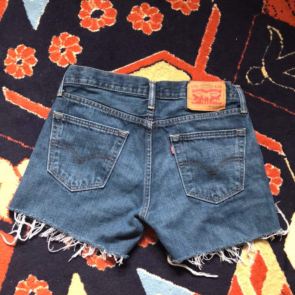 Levi’s cut off jean shorts